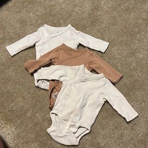 H&M 3pk long sleeve onesies 0-1 month